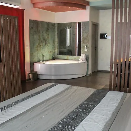 Garda Fantasy - Jacuzzi Lägenhet Desenzano del Garda