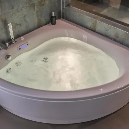 Garda Fantasy - Jacuzzi * דסנזאנו דל גארדה
